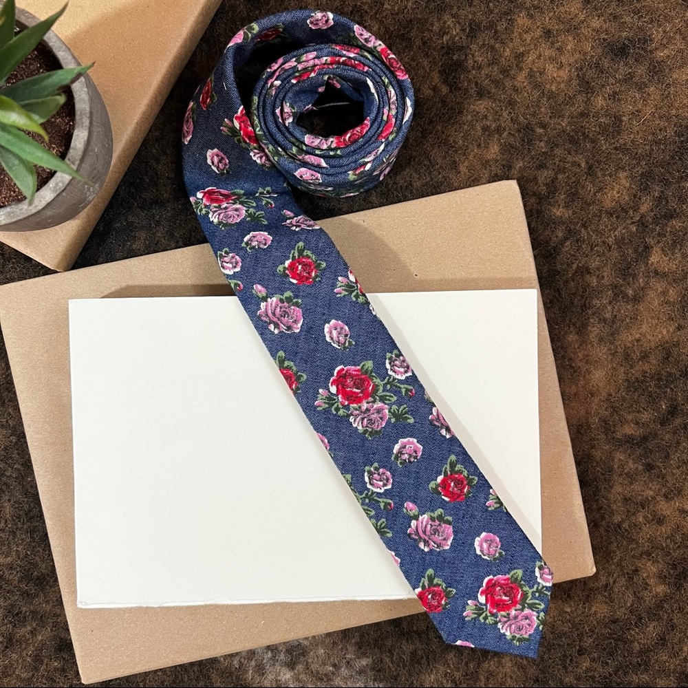 CHARLIE - Tie